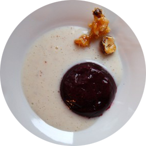 Rezeptbild: Aronia Gelee mit Vanillesauce & Knuspernüssen