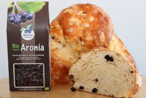 Rezeptbild: Osterzopf mit Zartbitter Aroniabeeren