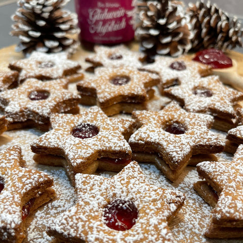 Spitzbuben mit Aronia-Glühweinaufstrich