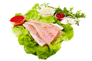 Rezeptbild: Zanderfilet auf Karottenstroh und Zuckerschoten an einer Aronia – Salbei – Honigsoße mit Aroniareis