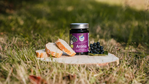 Aronia Aufstrich mit Baguette