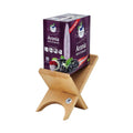 Aronia-Direktsaft Bag-in-Box auf Holzständer, lila Verpackung mit Störer 100 ml täglich, aus Österreich.