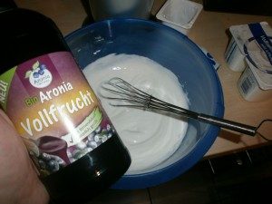 Rezeptbild: Aronia Vollfrucht mit Naturjoghurt